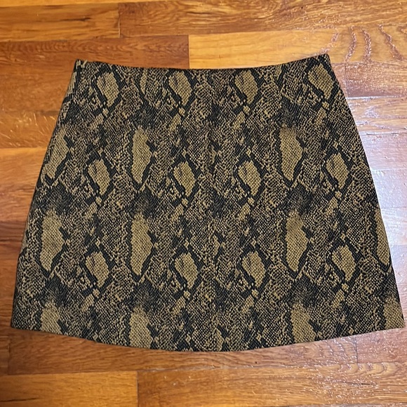 JOIE size 10 NEW SKIRT,snakeskin print. Gorgeous color. - Picture 4 of 7